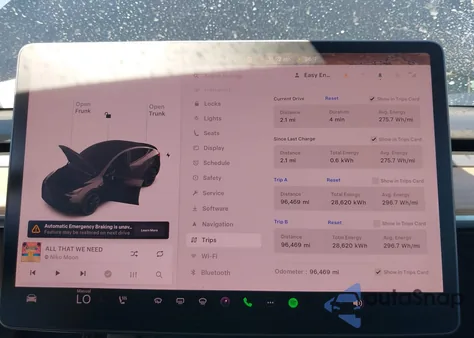 2022 Tesla Model Y Long Range Dual Motor All-Wheel Drive z USA, uszkodzony, nr VIN 7SAYGAEEXNF313769
